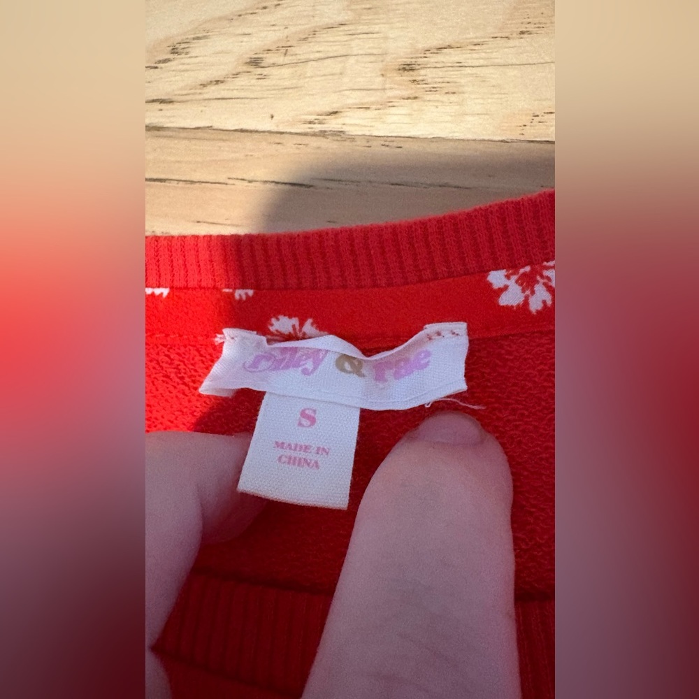 Women’s Riley and Rae red sweater - Picture 4 of 4